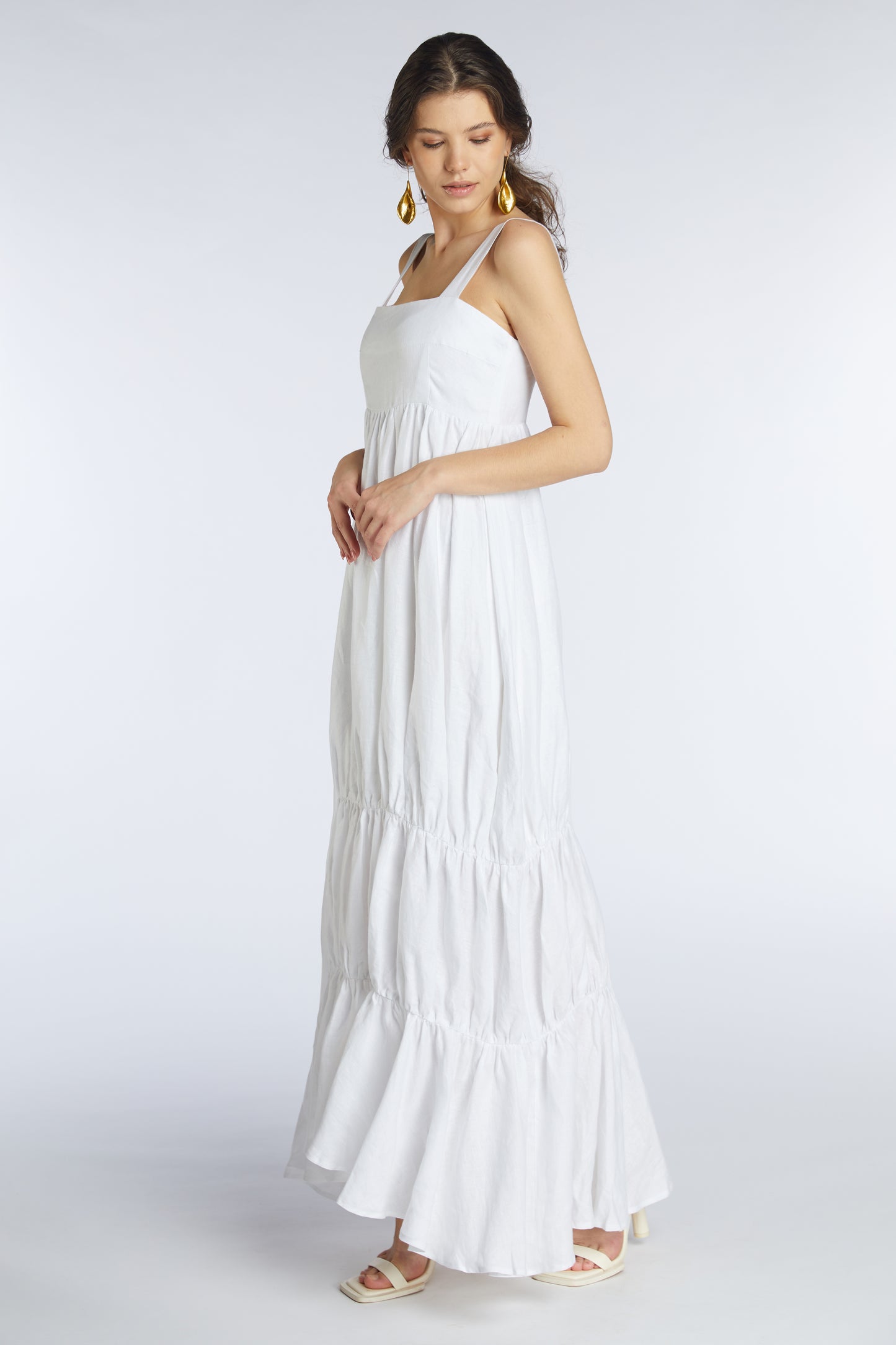 
                  
                    WHITE DOVE dress
                  
                